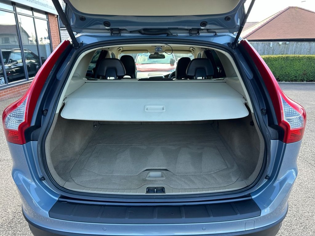 Used Volvo XC60 2010 for sale - 76787718: Photo 17