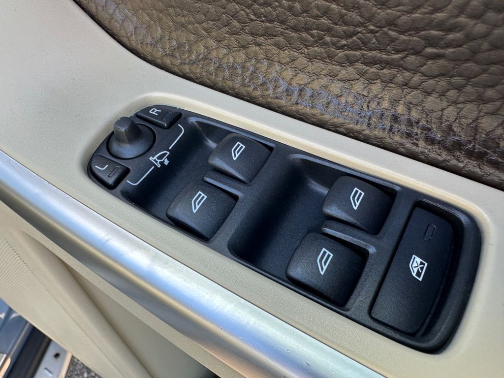 Used Volvo XC60 2010 for sale - 76787718: Photo 19