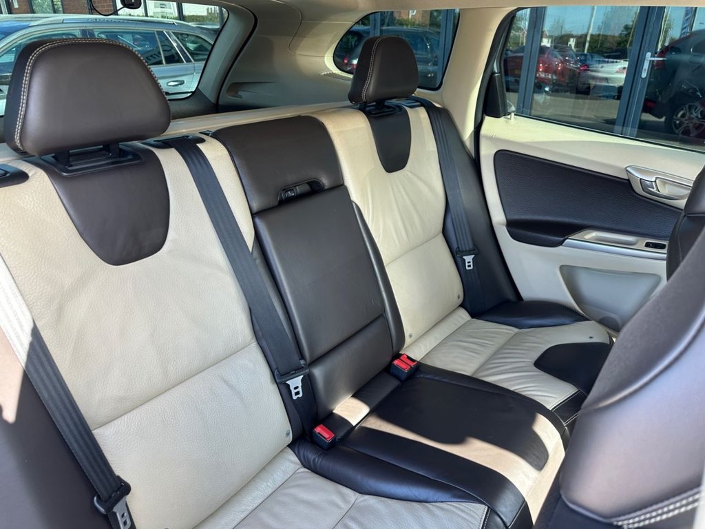 Used Volvo XC60 2010 for sale - 76787718: Photo 25