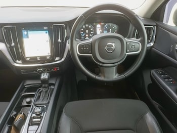 Used Volvo V60 2018 for sale - 77680801: Photo