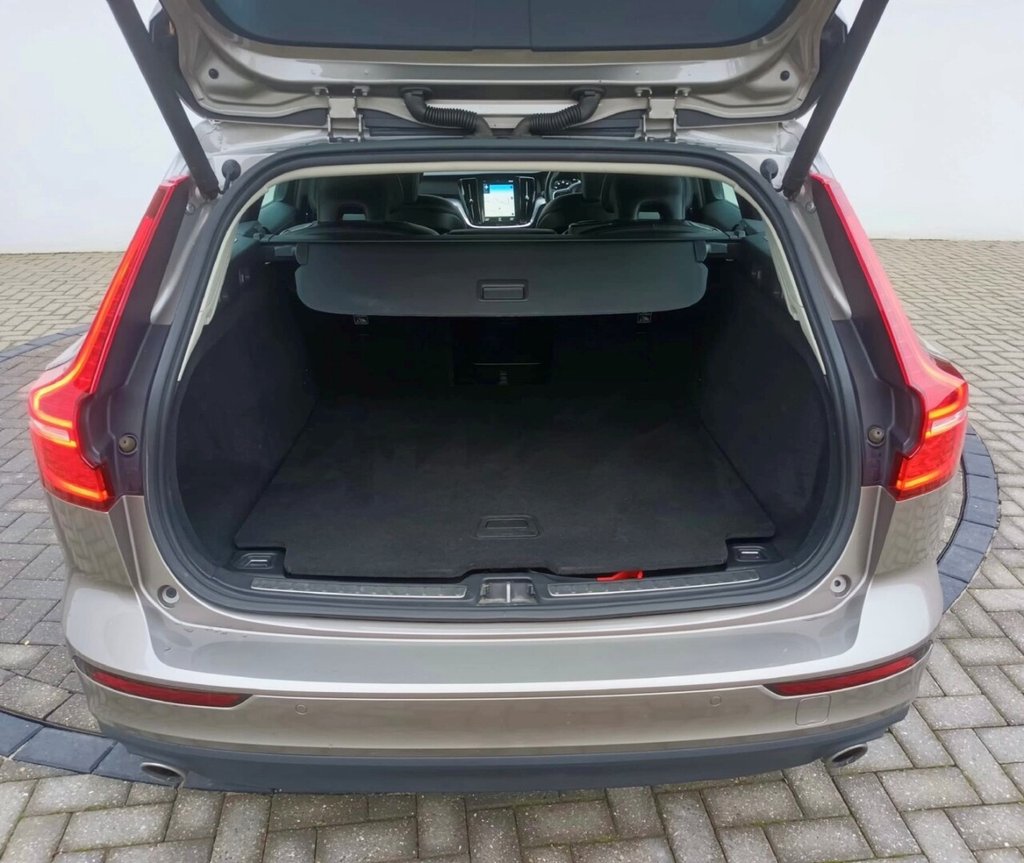 Used Volvo V60 2018 for sale - 77680801: Photo 7