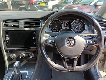 Used Volkswagen Golf 2018 for sale - 79138990: Photo