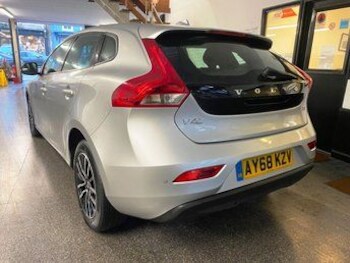 Used Volvo V40 2019 for sale - 78343587: Photo