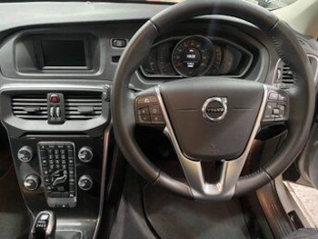 Used Volvo V40 2019 for sale - 78343587: Photo