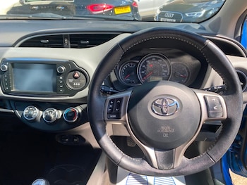 Used Toyota Yaris 2014 for sale - 79086155: Photo