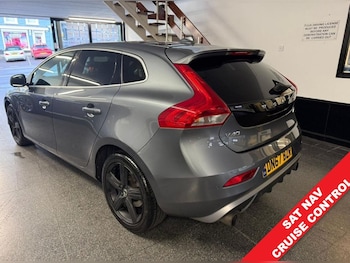 Used Volvo V40 2017 for sale - 76735864: Photo