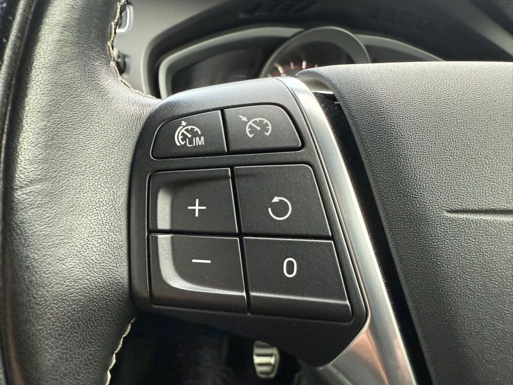 Used Volvo V40 2017 for sale - 76735864: Photo 36