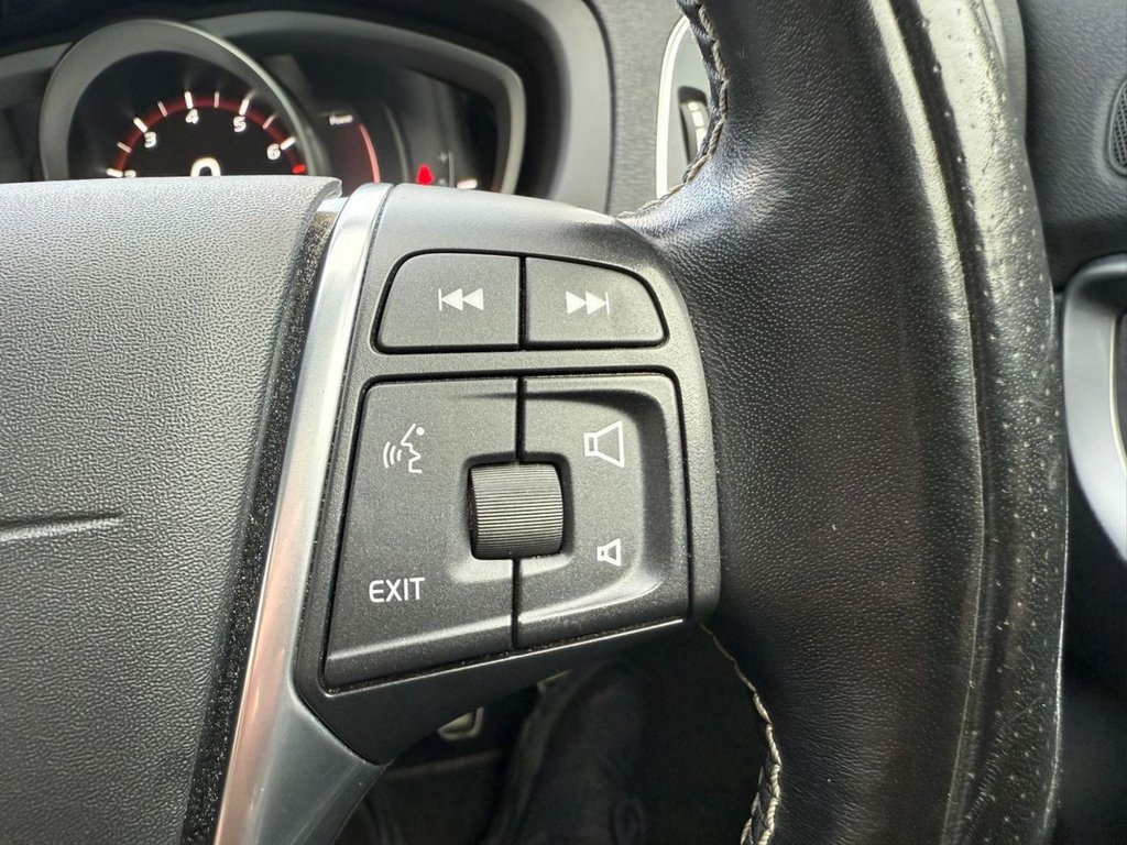 Used Volvo V40 2017 for sale - 76735864: Photo 37