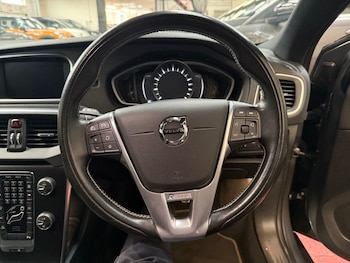 Used Volvo V40 2017 for sale - 76735864: Photo