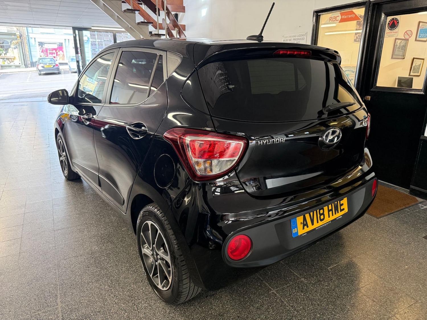 Used Hyundai i10 2018 for sale - 78090380: Photo 2