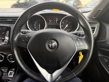 Used Alfa Romeo Giulietta 2017 for sale - 76735888: Photo