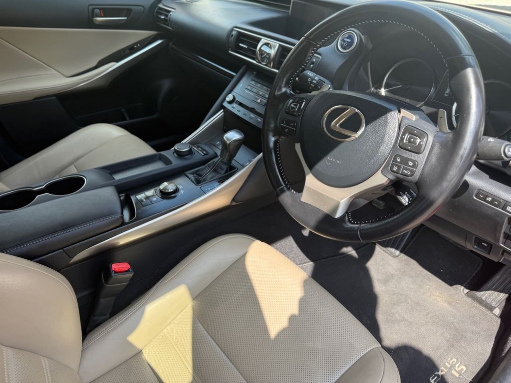 Used Lexus IS 2017 for sale - 76735902: Photo 3