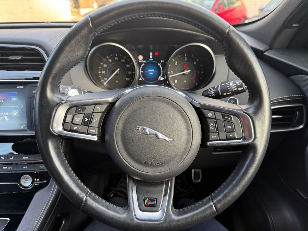 Used Jaguar F-Pace 2017 for sale - 77007424: Photo 4
