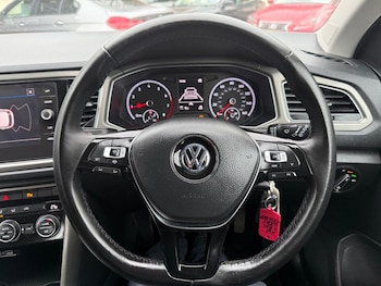 Used Volkswagen T-Roc 2020 for sale - 77302403: Photo