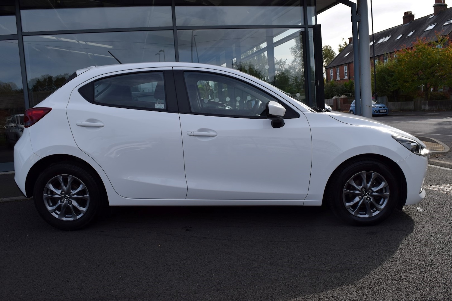 Used Mazda Mazda2 2022 for sale - 76243335: Photo 2