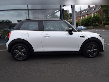 Used MINI Hatch 2023 for sale - 79547386: Photo