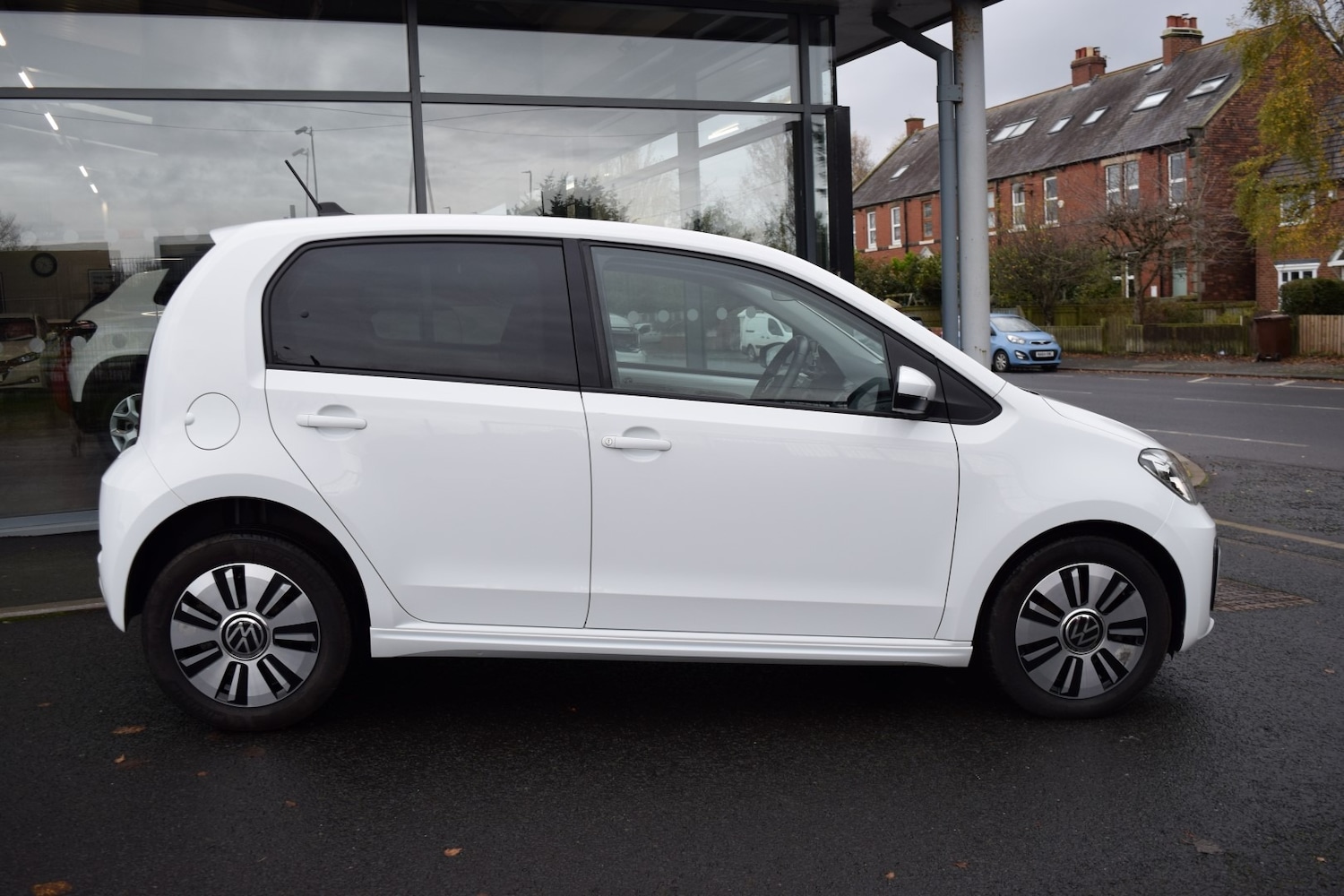 Used Volkswagen up! 2023 for sale - 76578229: Photo 2