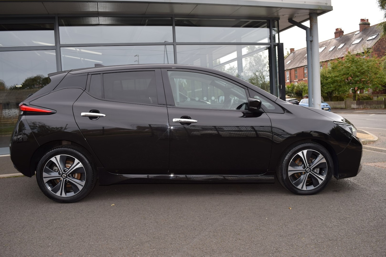 Used Nissan Leaf 2021 for sale - 76170942: Photo 2