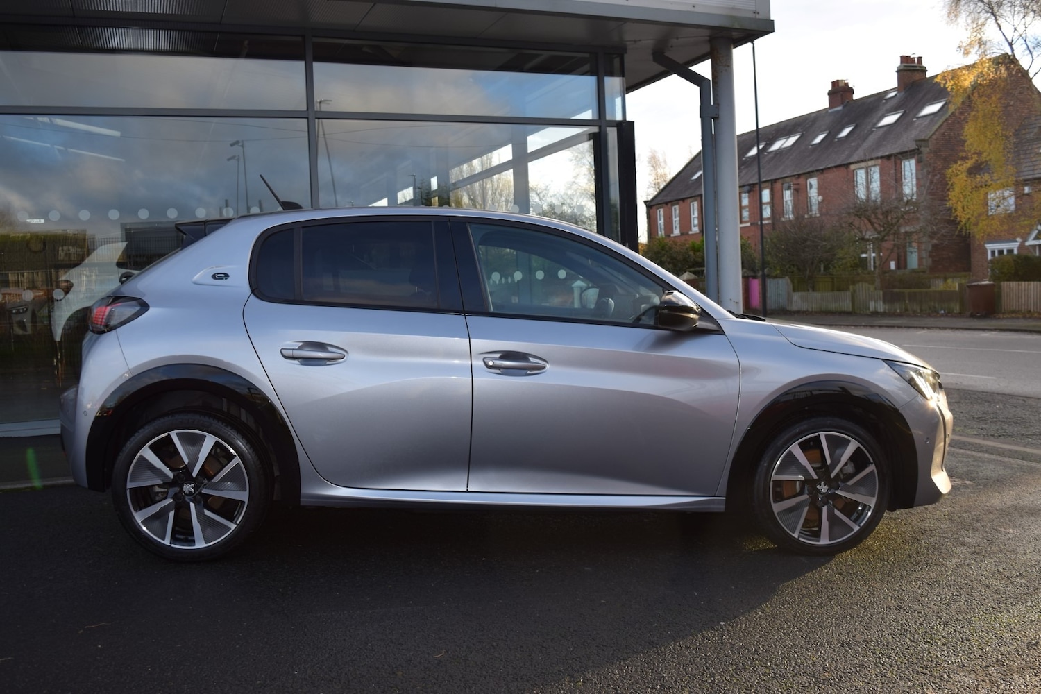 Used Peugeot 208 2021 for sale - 76723371: Photo 2
