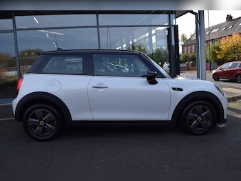 Used MINI Hatch 2023 for sale - 76364302: Photo