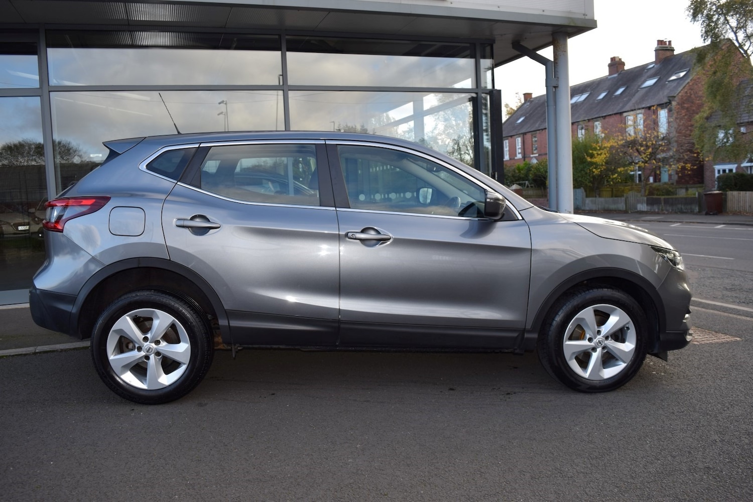 Used Nissan Qashqai 2017 for sale - 76393443: Photo 2