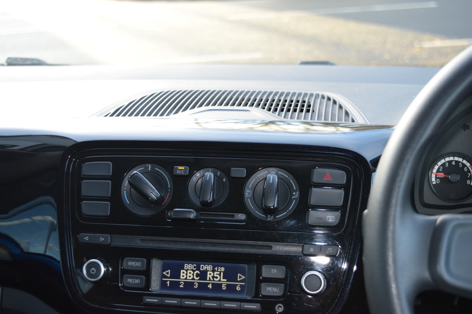 Used Volkswagen up! 2014 for sale - 76723079: Photo 21