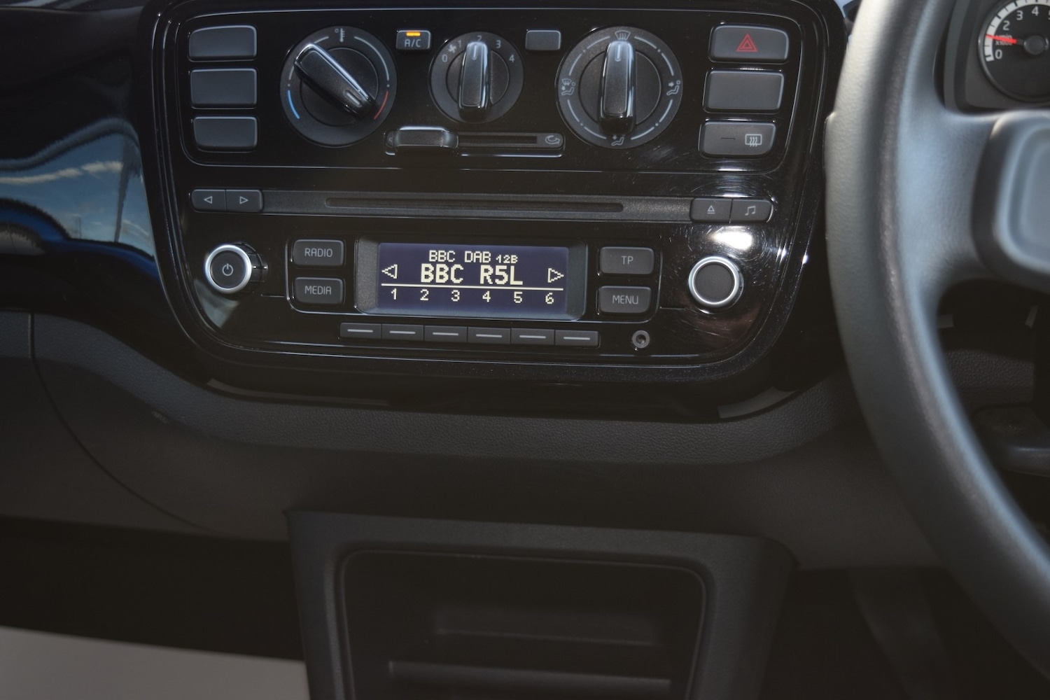 Used Volkswagen up! 2014 for sale - 76723079: Photo 23