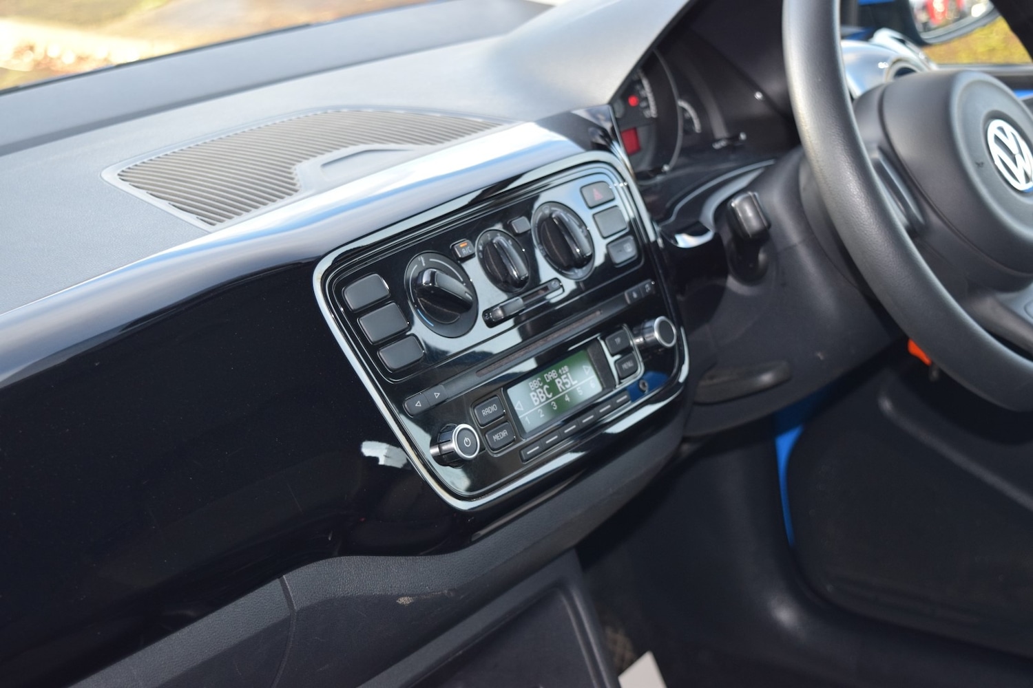 Used Volkswagen up! 2014 for sale - 76723079: Photo 32