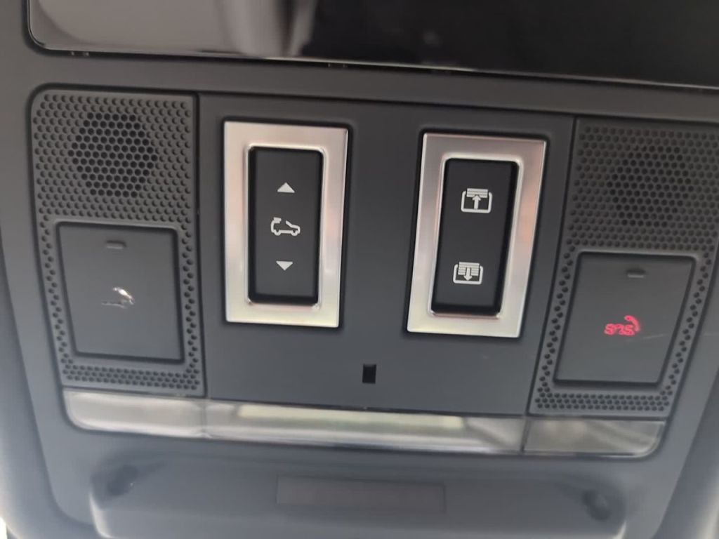 Used Jaguar F-Pace 2023 for sale - 76546080: Photo 17