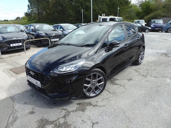 2022 - 1.0 Ecoboost ST-Line Navigation 100 PS 1 Owner From New 5-Door