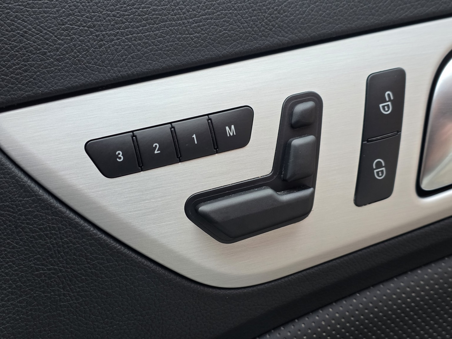 Used Mercedes-Benz SLK 2013 for sale - 77051602: Photo 25