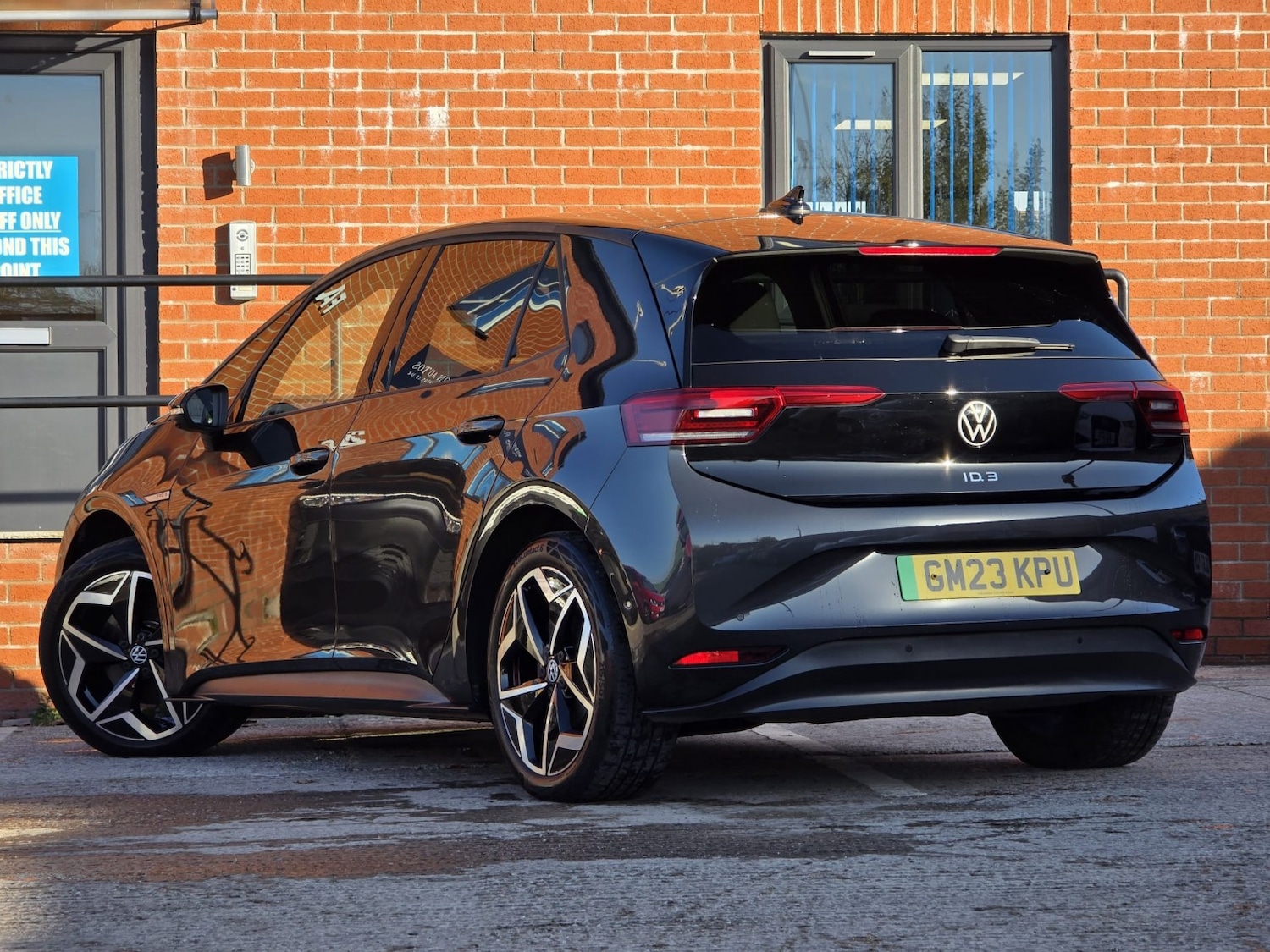 Used Volkswagen ID.3 2023 for sale - 76656337: Photo 2