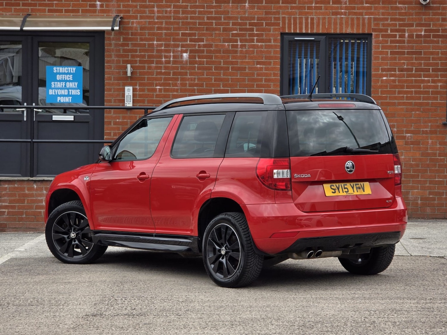 Used Skoda Yeti 2015 for sale - 76877626: Photo 2