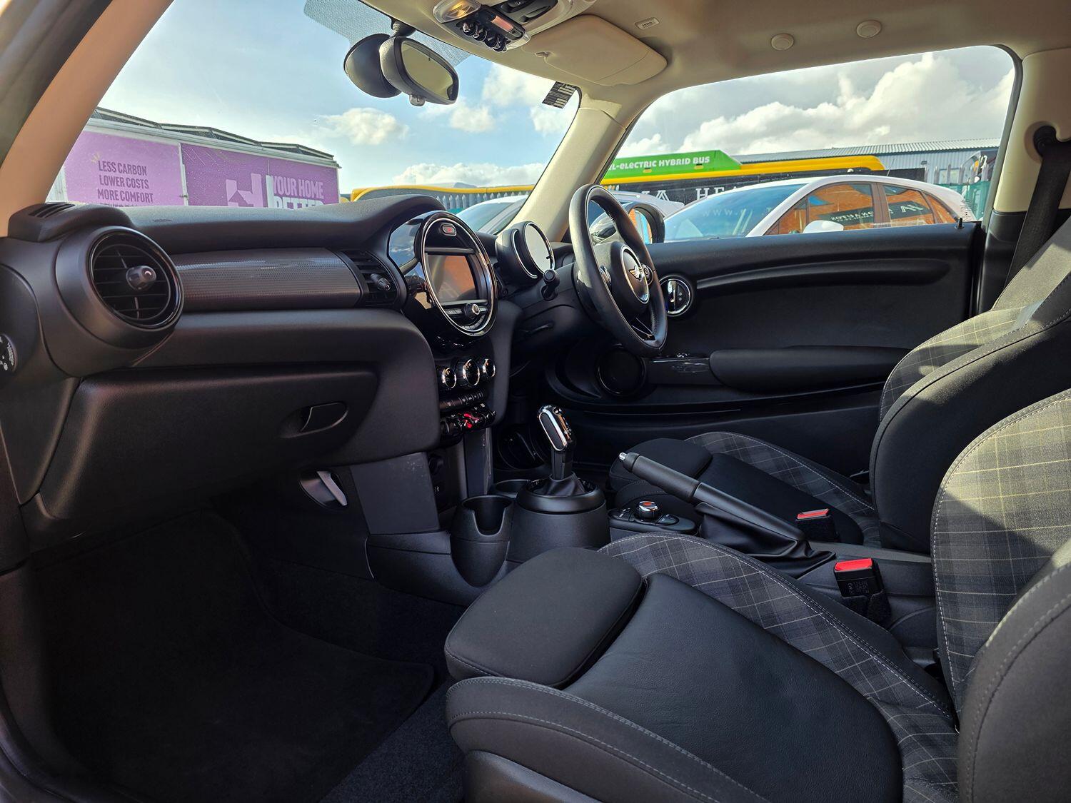 Used MINI Hatch 2018 for sale - 76656368: Photo 3