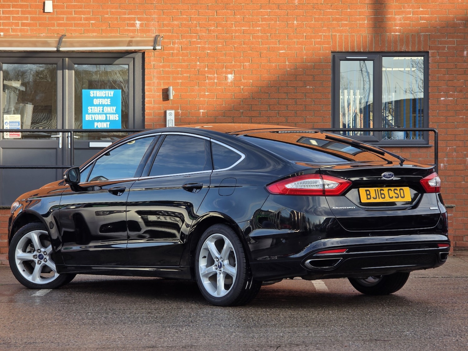 Used Ford Mondeo 2016 for sale - 76968598: Photo 2