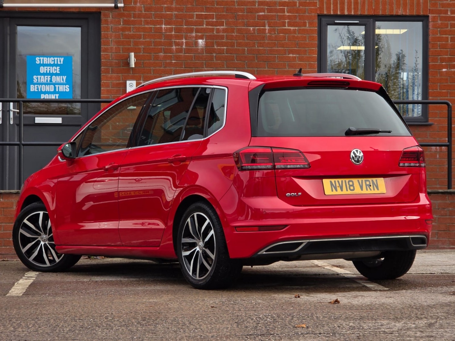 Used Volkswagen Golf SV 2018 for sale - 76656360: Photo 2