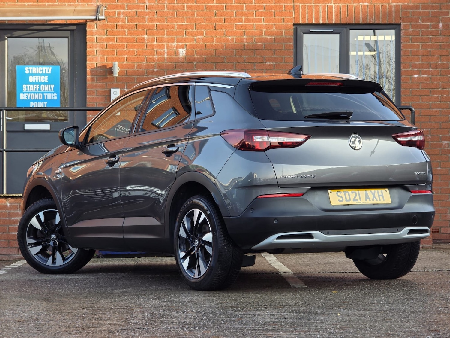 Used Vauxhall Grandland X 2021 for sale - 77028021: Photo 2