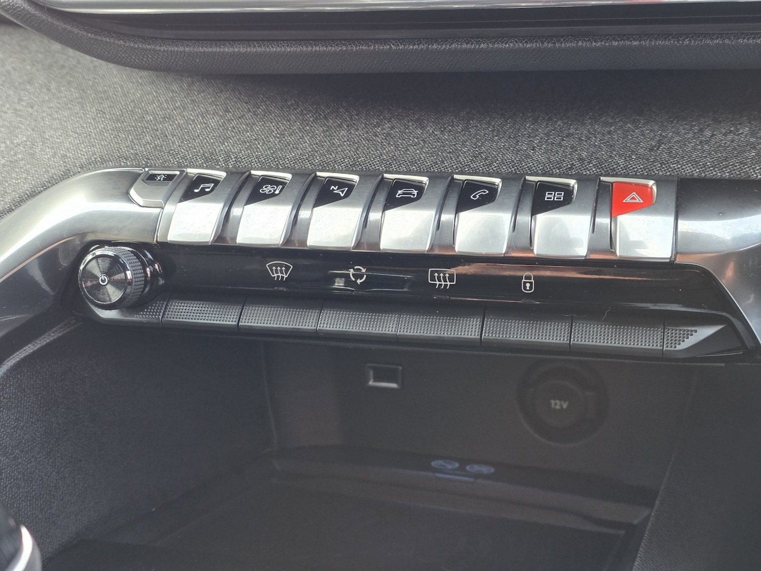 Used Peugeot 3008 2018 for sale - 76968593: Photo 27