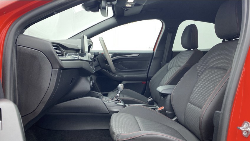 Used Ford Focus 2021 for sale - 76656382: Photo 3