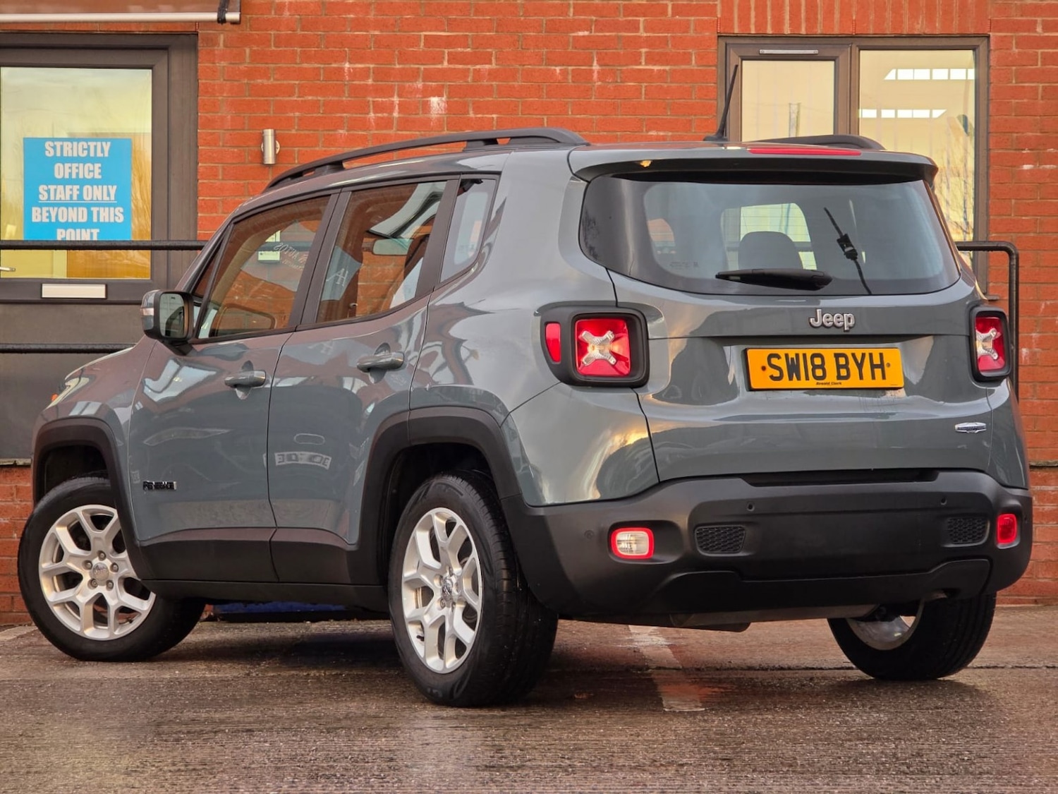 Used Jeep Renegade 2018 for sale - 77179729: Photo 2