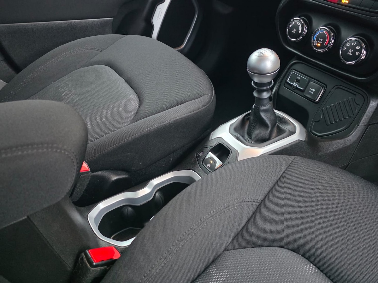 Used Jeep Renegade 2018 for sale - 77179729: Photo 30