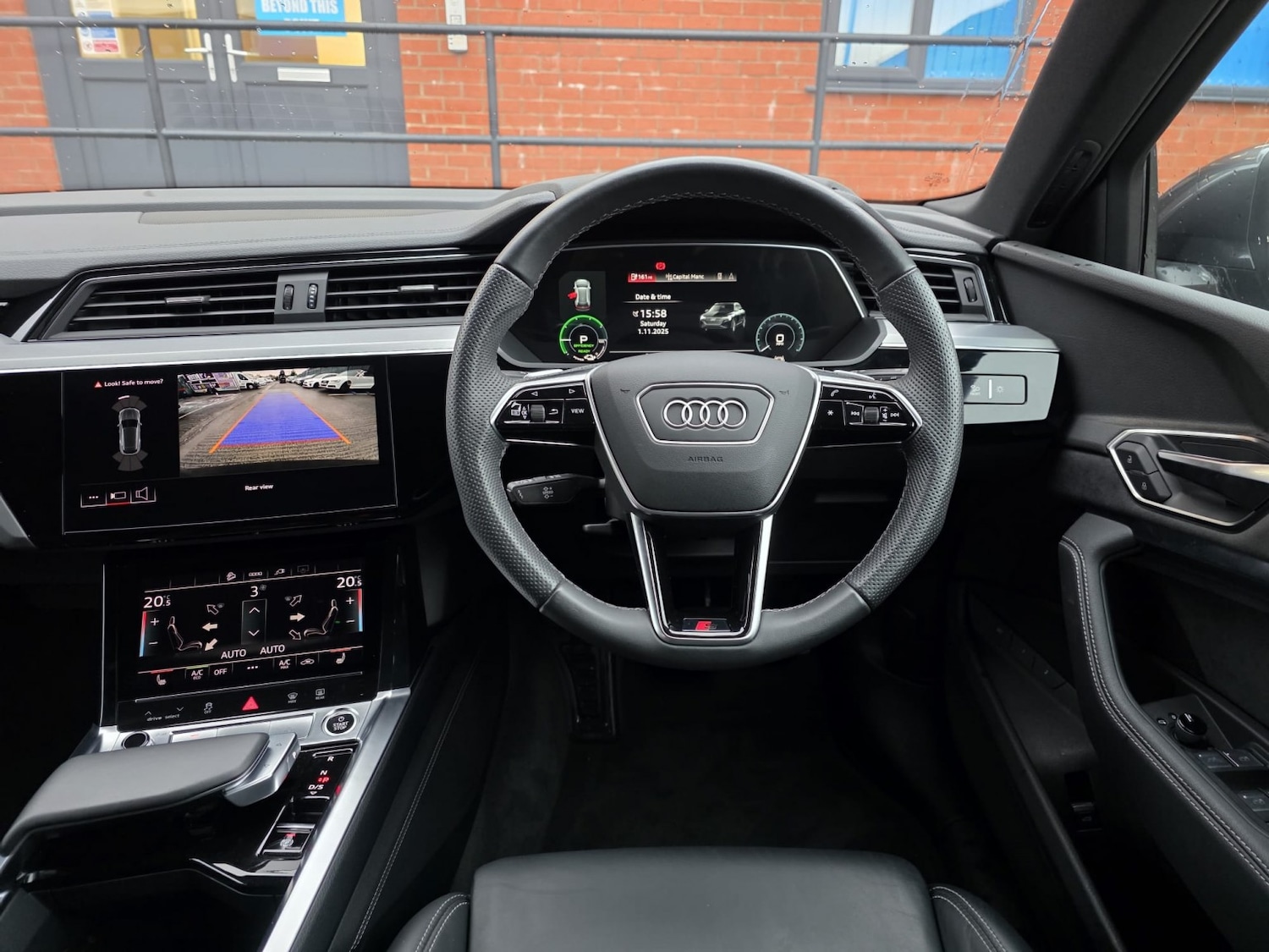 Used Audi Q8 2023 for sale - 76656317: Photo 16