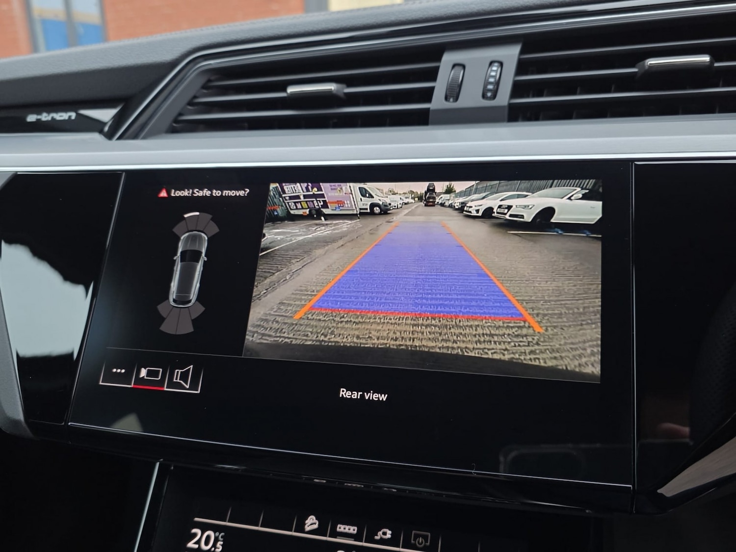 Used Audi Q8 2023 for sale - 76656317: Photo 25