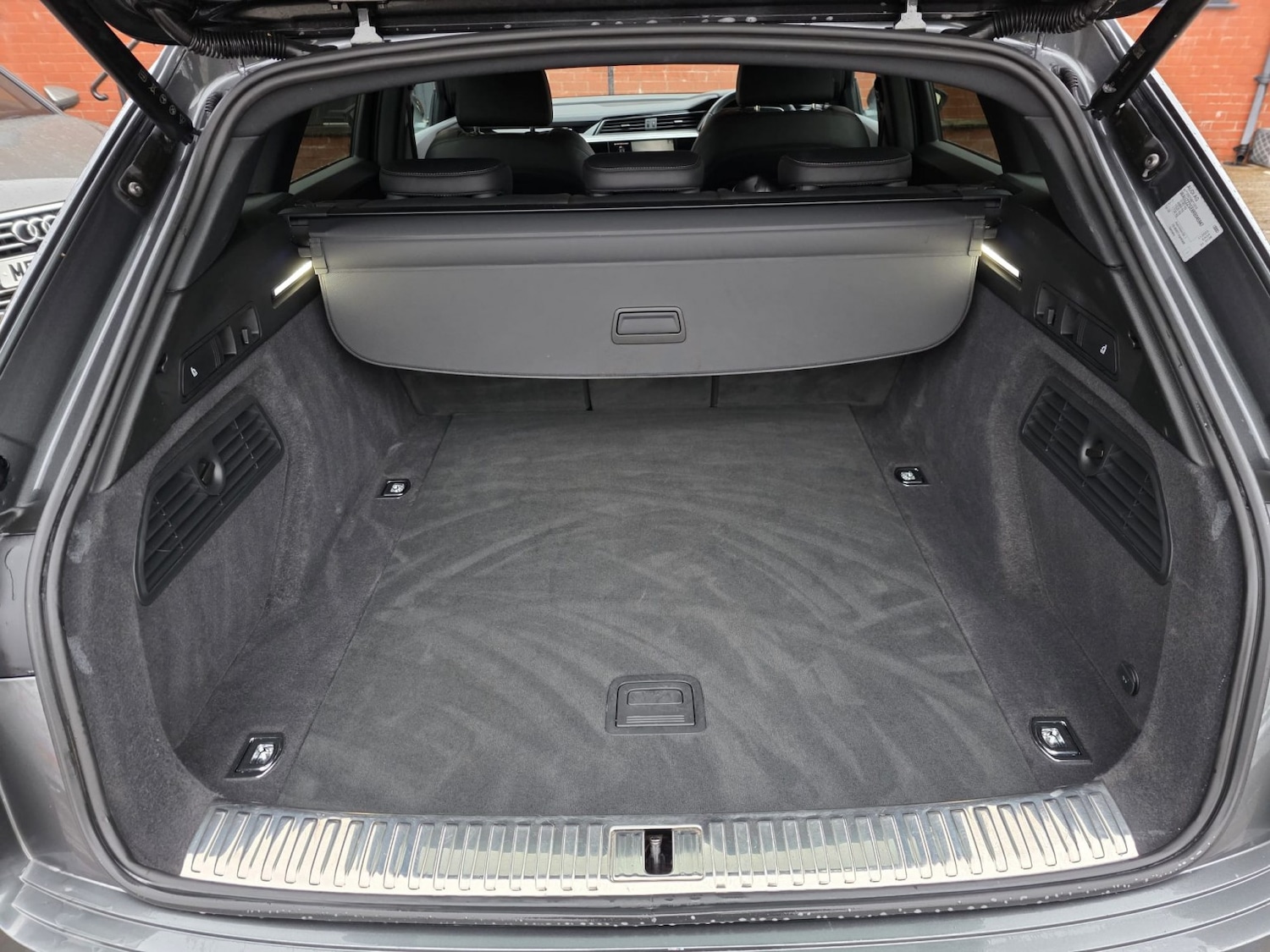 Used Audi Q8 2023 for sale - 76656317: Photo 36