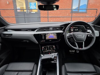 Used Audi Q8 2023 for sale - 76656317: Photo