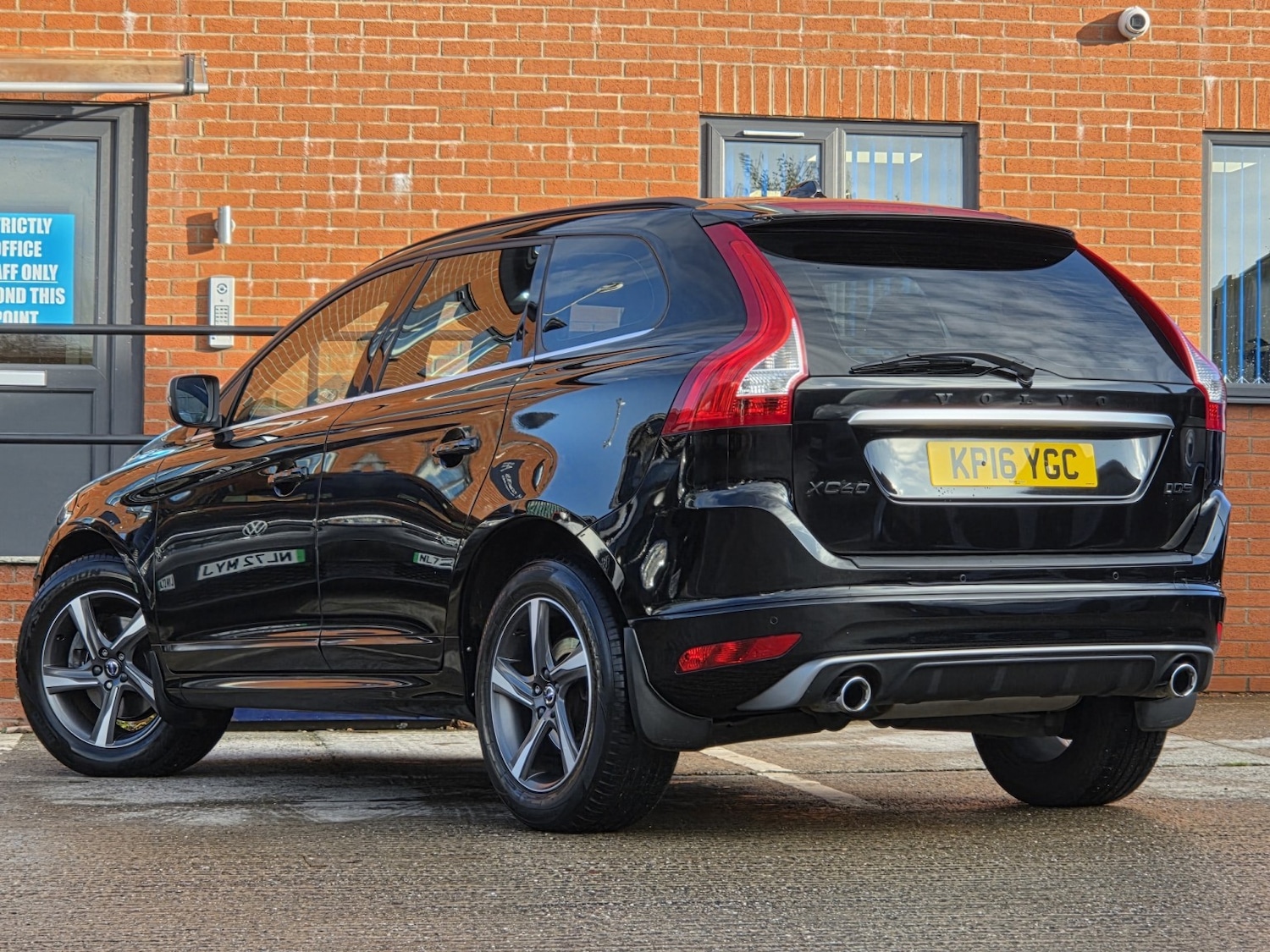 Used Volvo XC60 2016 for sale - 76799312: Photo 2