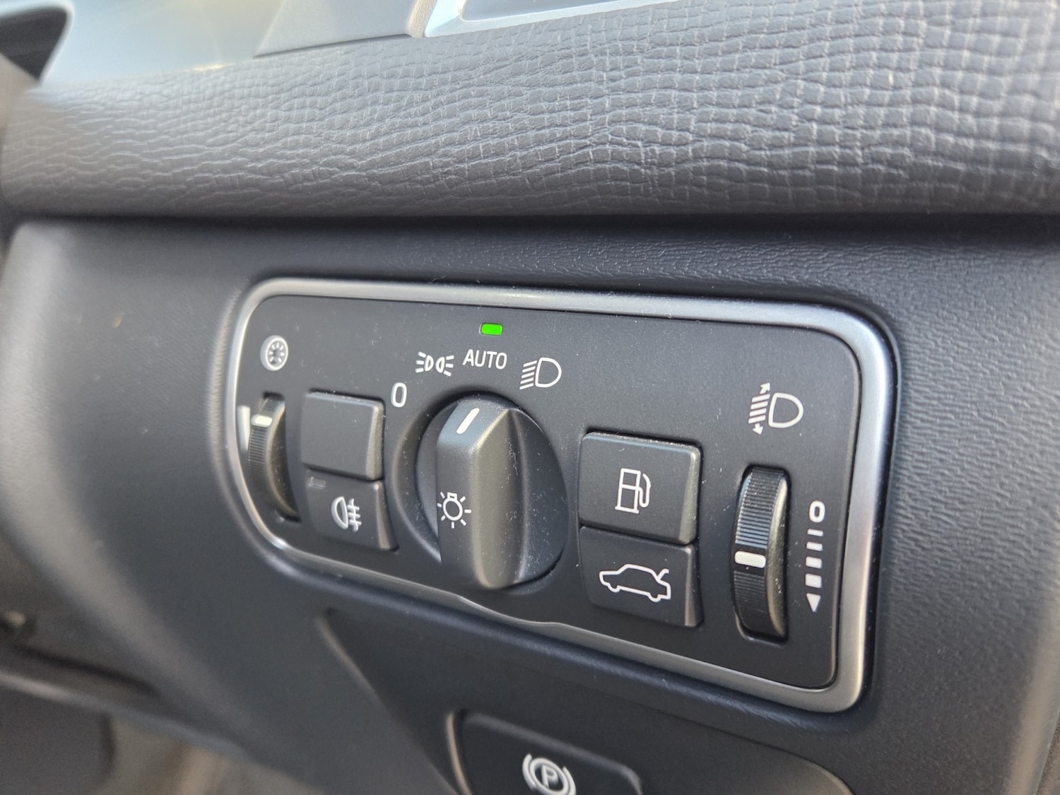 Used Volvo XC60 2016 for sale - 76799312: Photo 30