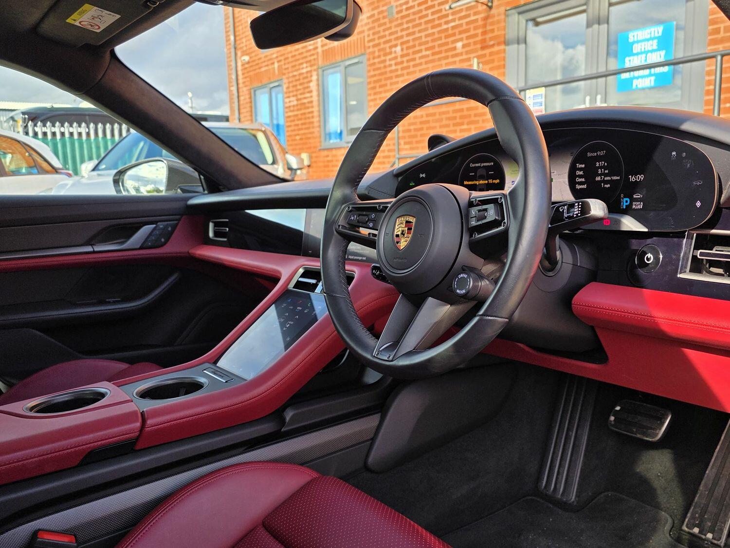 Used Porsche Taycan 2022 for sale - 76656359: Photo 16