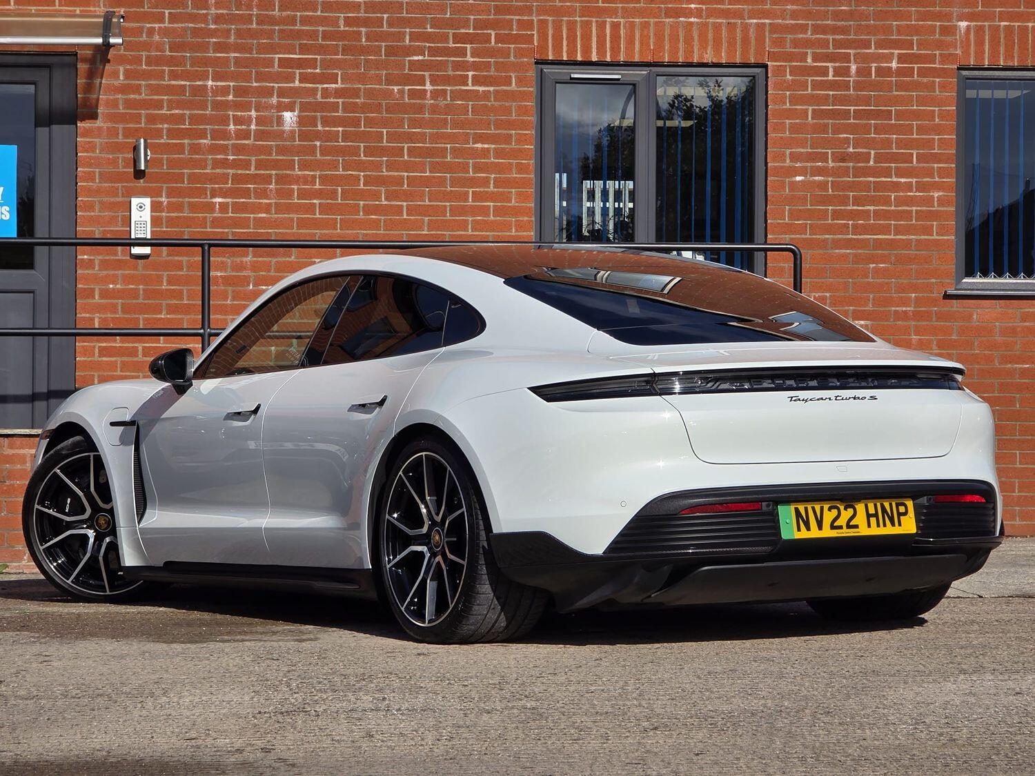 Used Porsche Taycan 2022 for sale - 76656359: Photo 2