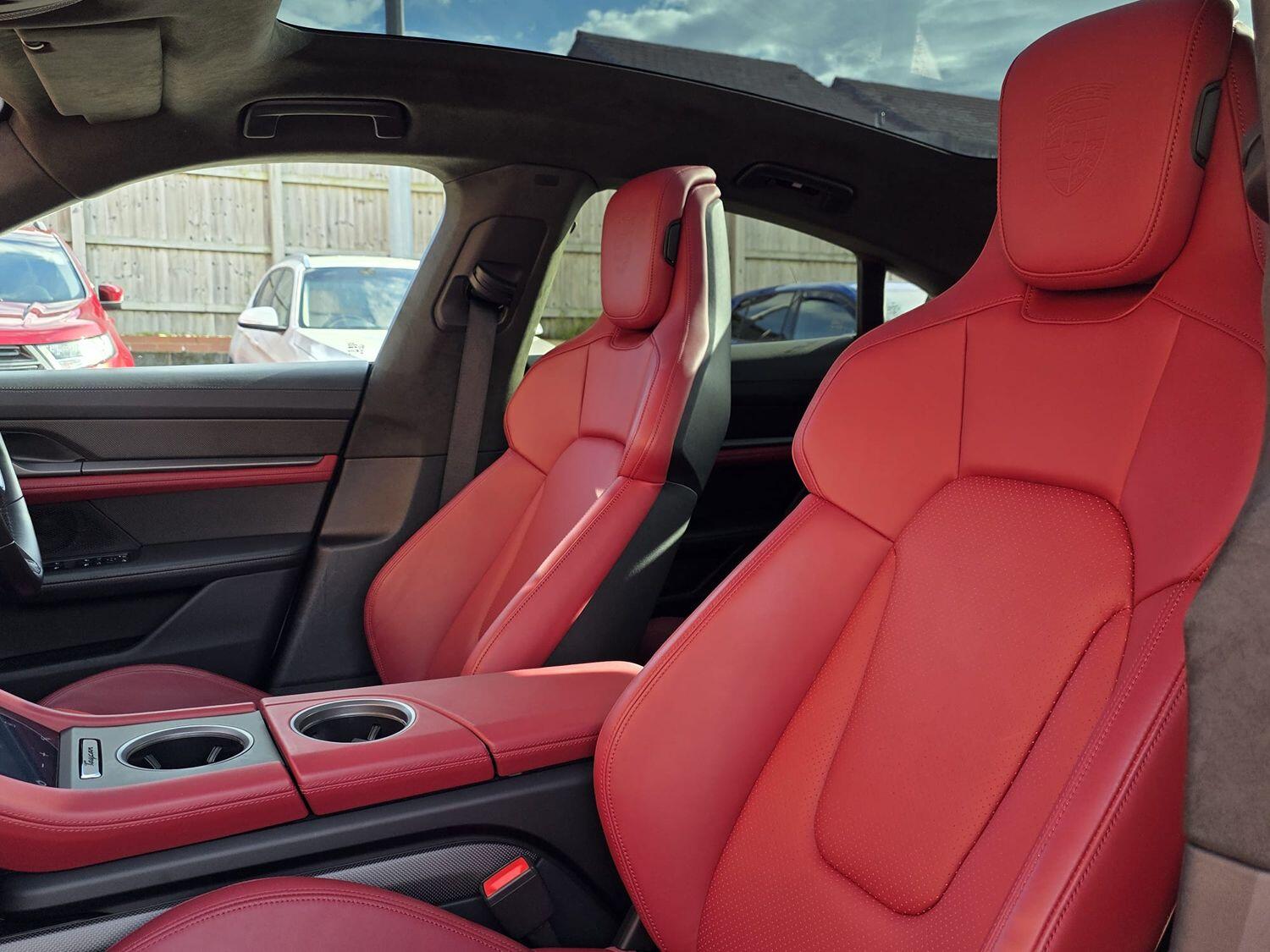 Used Porsche Taycan 2022 for sale - 76656359: Photo 25